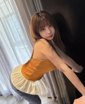 大奶黑丝大长腿美女