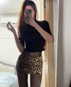 黑丝大长腿看的欲望爆棚