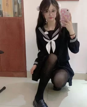 00后爱心小天使带个眼镜特骚丝袜随便撕任意姿势