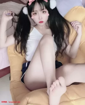 上海小萝莉穿上jk诱惑的不行